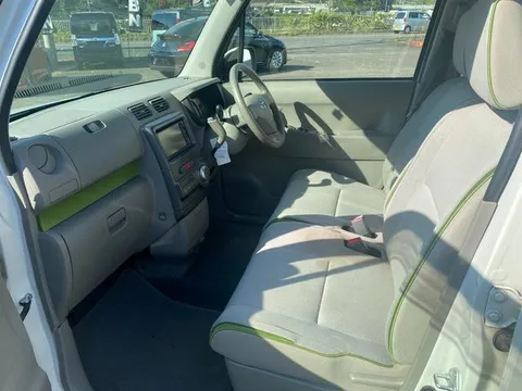 Toyota Pixis Space