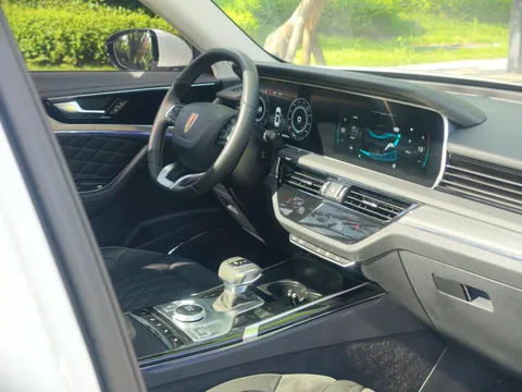 Hongqi HS5