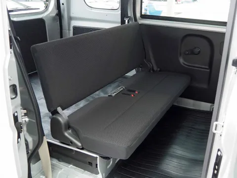 Nissan Clipper Van