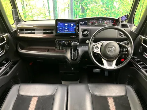 Honda N-BOX Custom