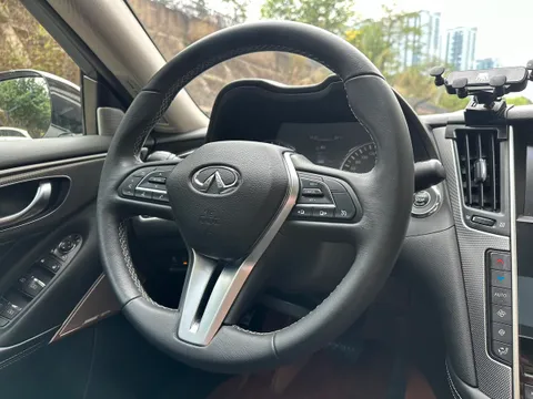 Infiniti Q50L