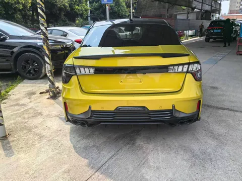 Lynk & Co 03