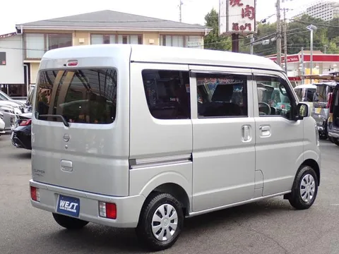 Nissan Clipper Van