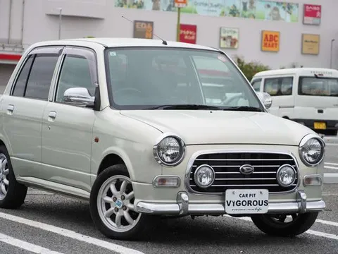 Daihatsu Mira Gino
