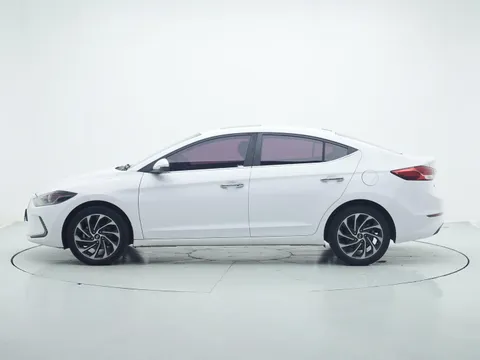 Hyundai Elantra (Avante)