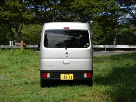 Mitsubishi Minicab Van