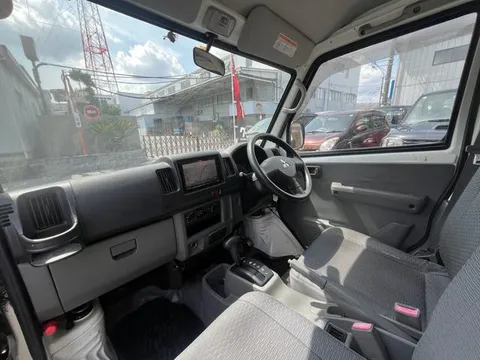 Mitsubishi Minicab Van