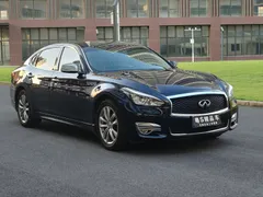Infiniti Q70