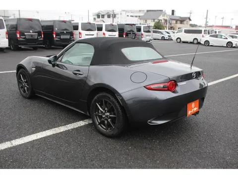 Mazda MX-5 (Roadster)