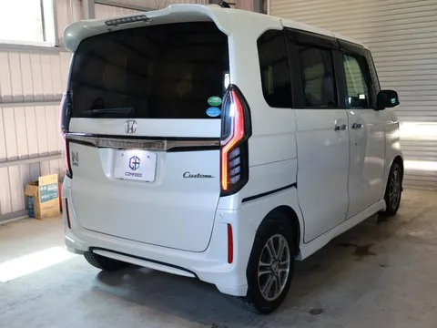 Honda N-BOX Custom