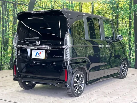 Honda N-BOX Custom