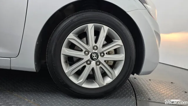Hyundai Elantra (Avante)