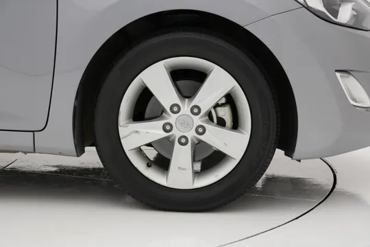 Hyundai Elantra (Avante)