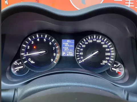 Infiniti Q70