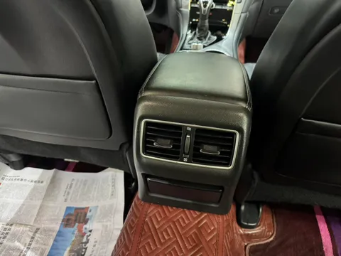 Infiniti Q50L