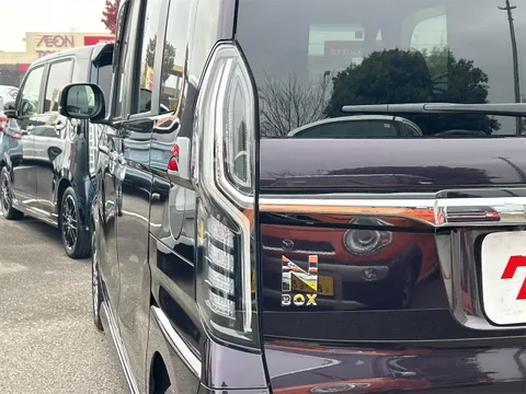Honda N-BOX Custom