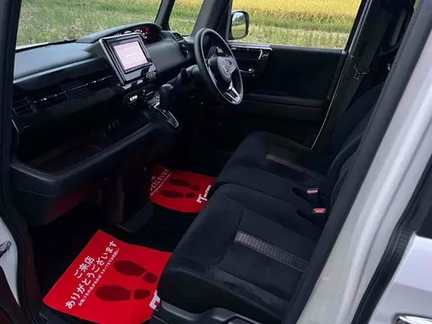 Honda N-BOX Custom