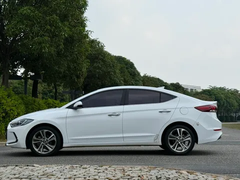 Hyundai Elantra (Avante)