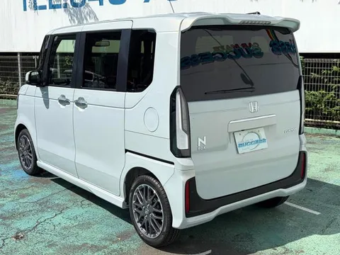 Honda N-BOX Custom