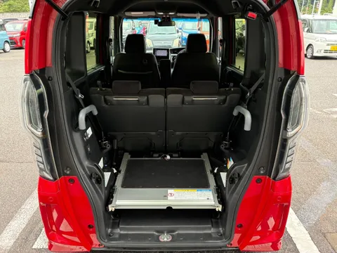 Honda N-BOX Custom