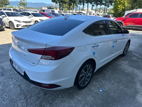 Hyundai Elantra (Avante)