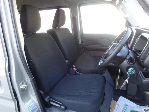 Nissan Clipper Van