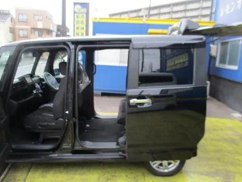 Honda N-BOX Custom