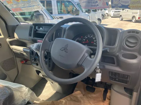 Mitsubishi Minicab Van