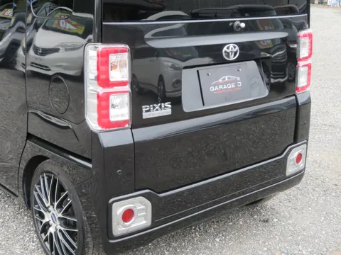 Toyota Pixis Mega