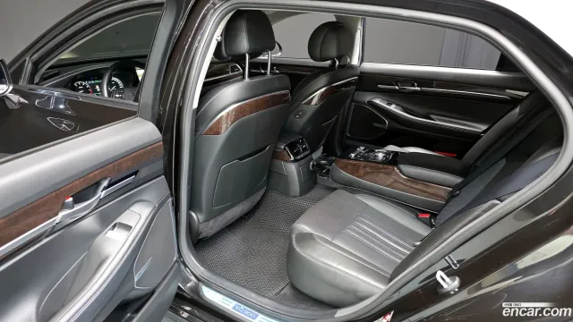 Genesis G90 (EQ900)