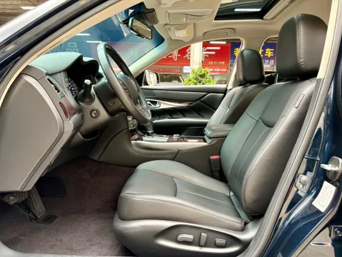 Infiniti Q70