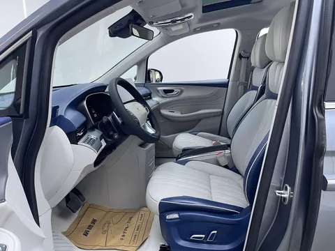 Roewe iMAX8