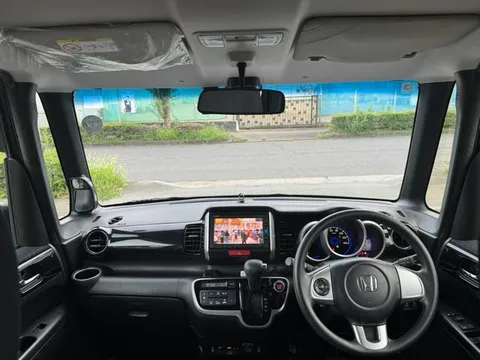 Honda N-BOX Custom