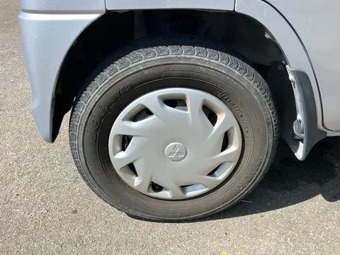 Mitsubishi Minicab Van