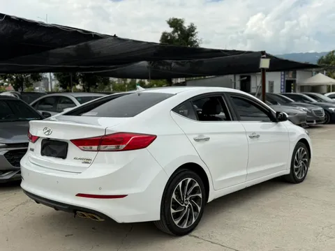 Hyundai Elantra (Avante)