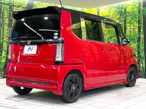 Honda N-BOX Custom
