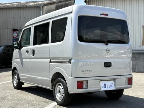 Nissan Clipper Van