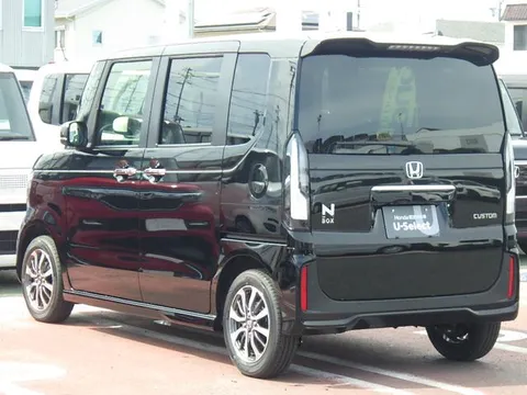 Honda N-BOX Custom