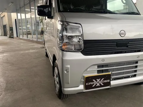 Nissan Clipper Van