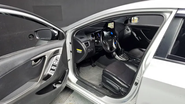 Hyundai Elantra (Avante)