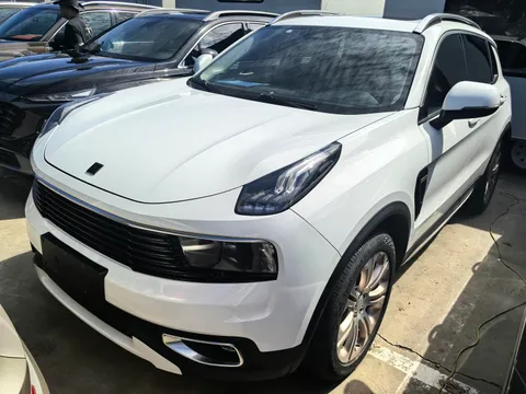 Lynk & Co 01