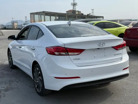 Hyundai Elantra (Avante)