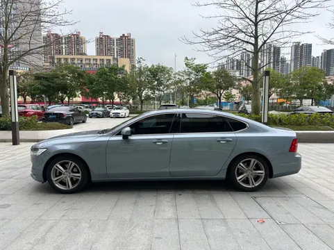 Volvo S90