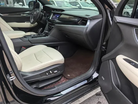 Cadillac XT6