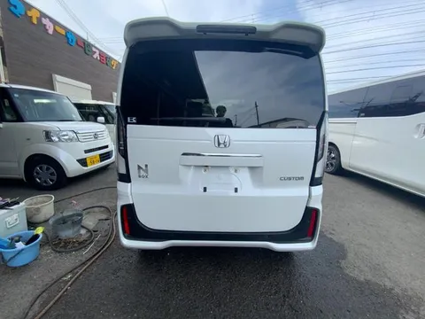 Honda N-BOX Custom