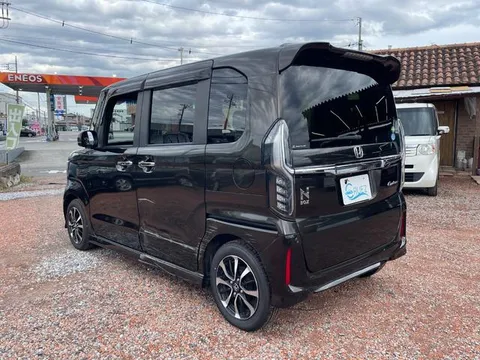 Honda N-BOX Custom