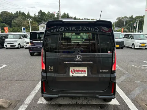 Honda N-BOX Custom