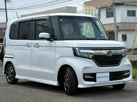 Honda N-BOX Custom