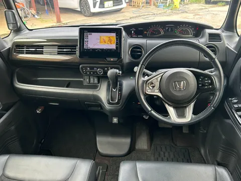Honda N-BOX Custom