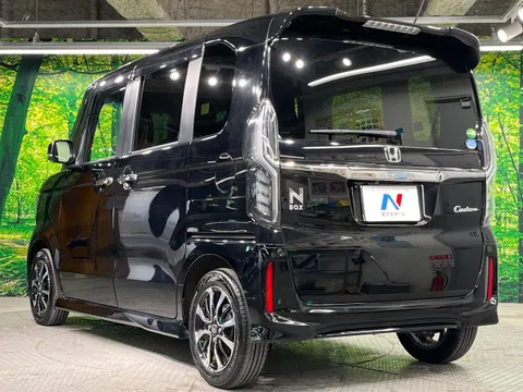 Honda N-BOX Custom
